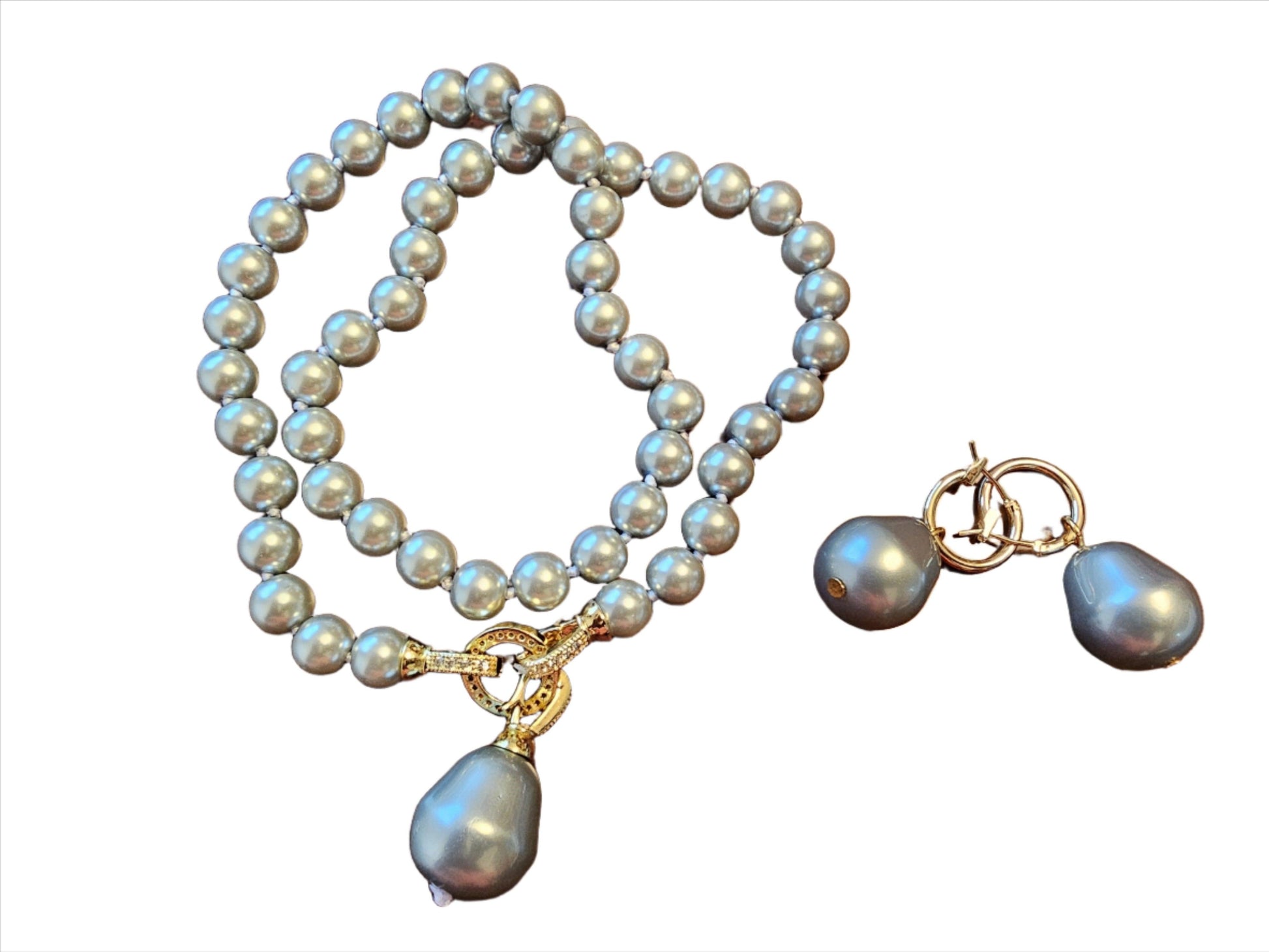 “Regal Elegance: Natural 8 mm South Sea Gray Pearl Necklace Set with Gold-Tone Accents and Baroque Pendant and Earrings”