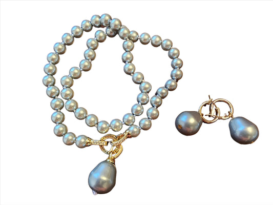 “Regal Elegance: Natural 8 mm South Sea Gray Pearl Necklace Set with Gold-Tone Accents and Baroque Pendant and Earrings”